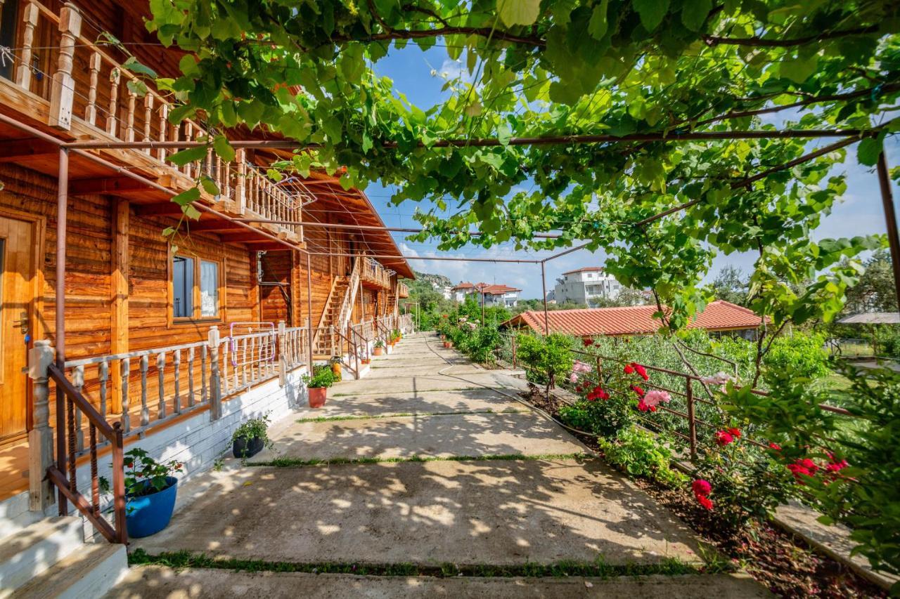 Guest House Luiza Borsh Exterior photo