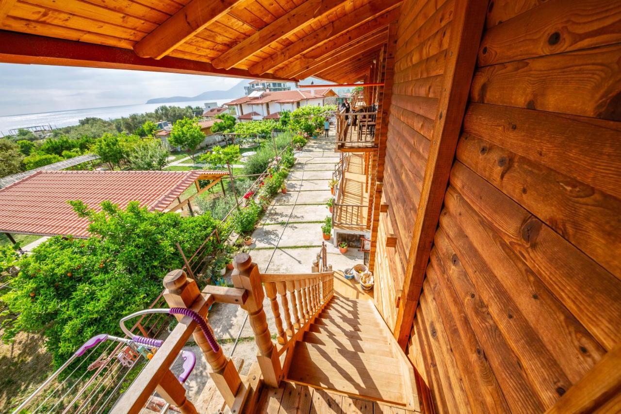Guest House Luiza Borsh Exterior photo