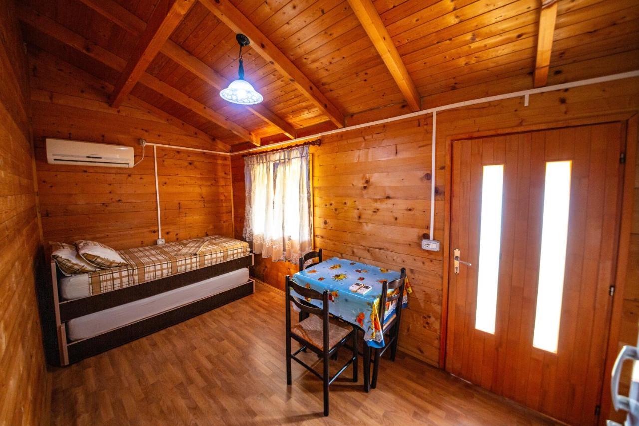 Guest House Luiza Borsh Exterior photo