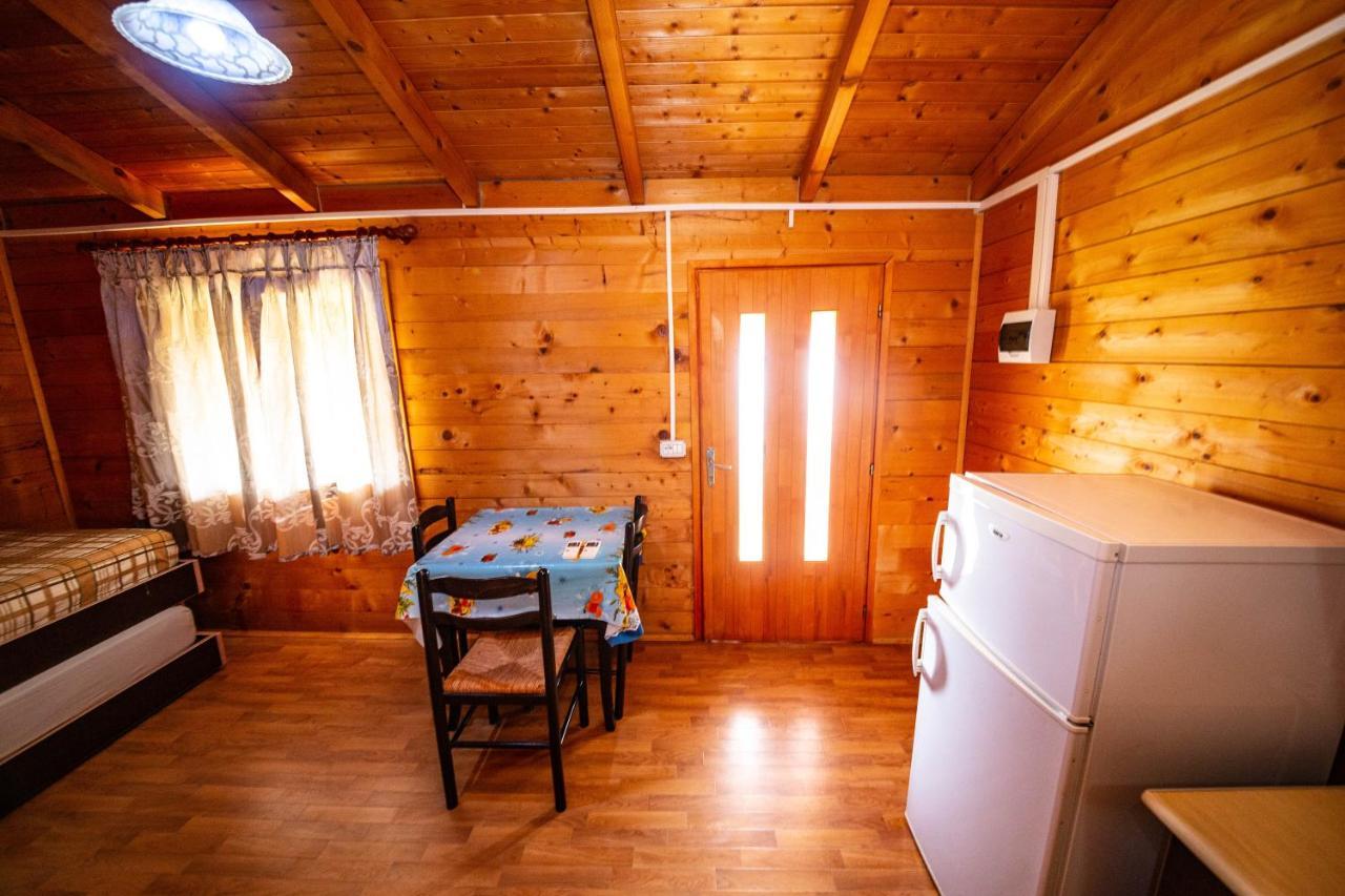 Guest House Luiza Borsh Exterior photo