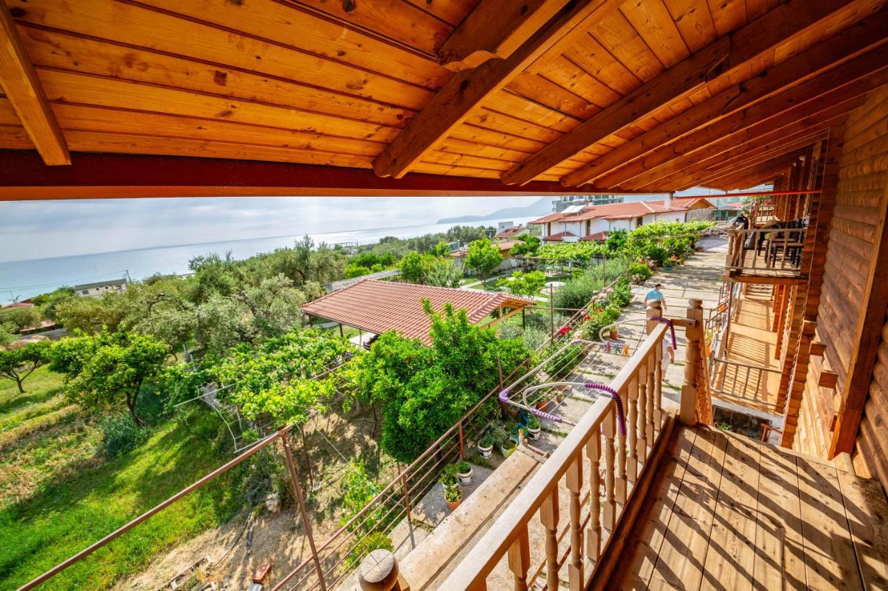 Guest House Luiza Borsh Exterior photo
