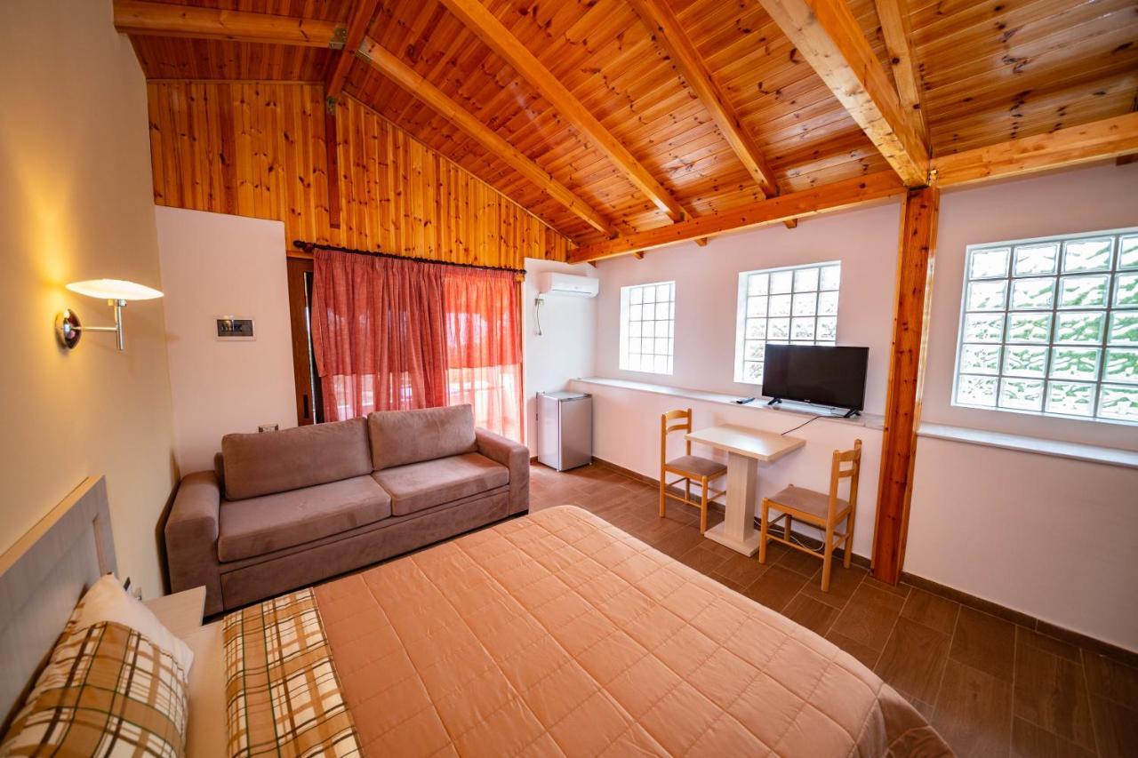 Guest House Luiza Borsh Exterior photo