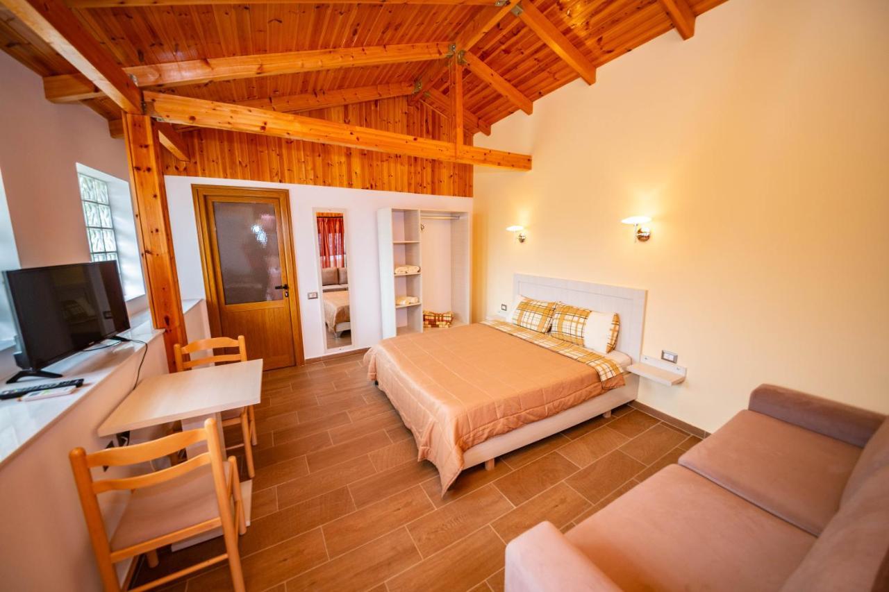 Guest House Luiza Borsh Exterior photo