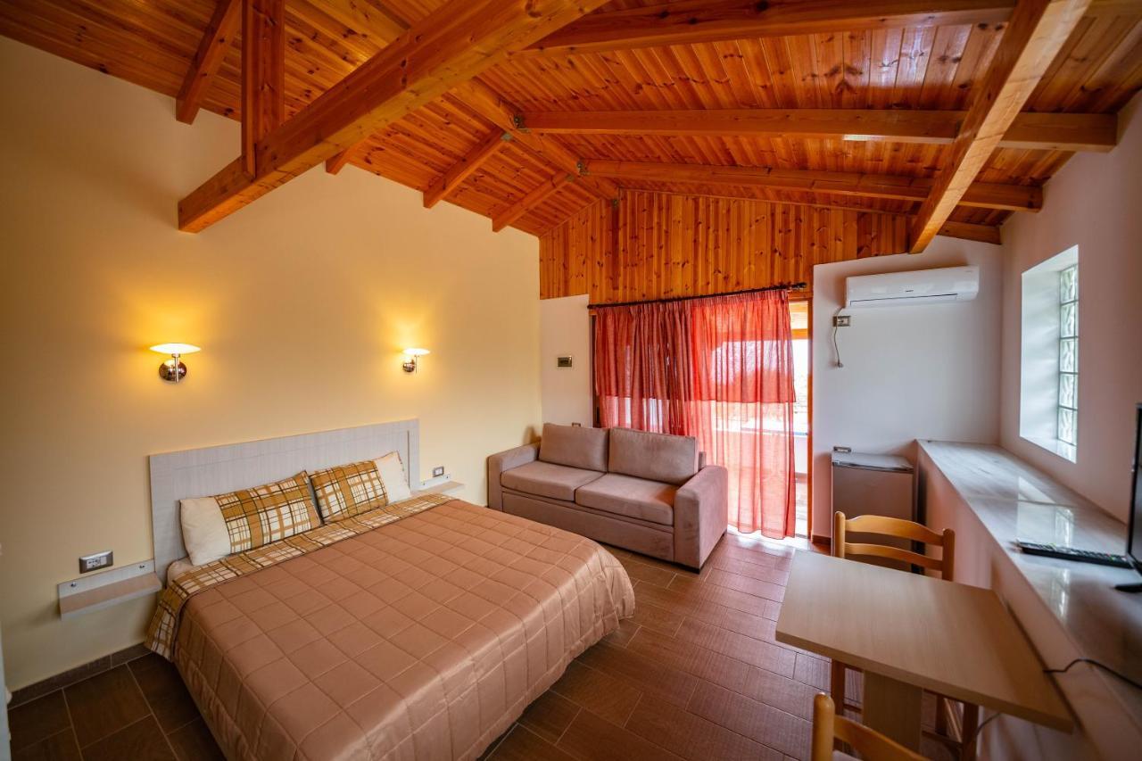 Guest House Luiza Borsh Exterior photo