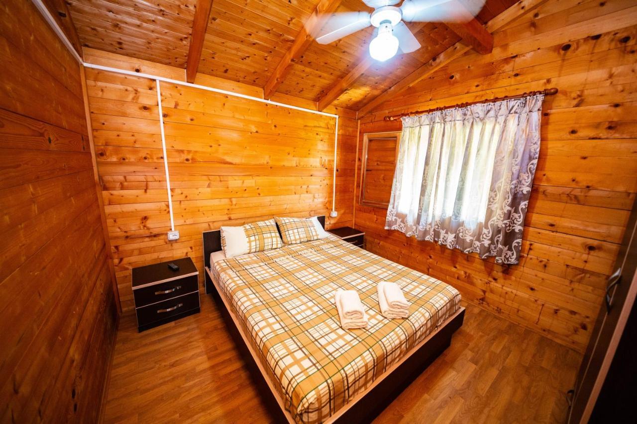 Guest House Luiza Borsh Exterior photo